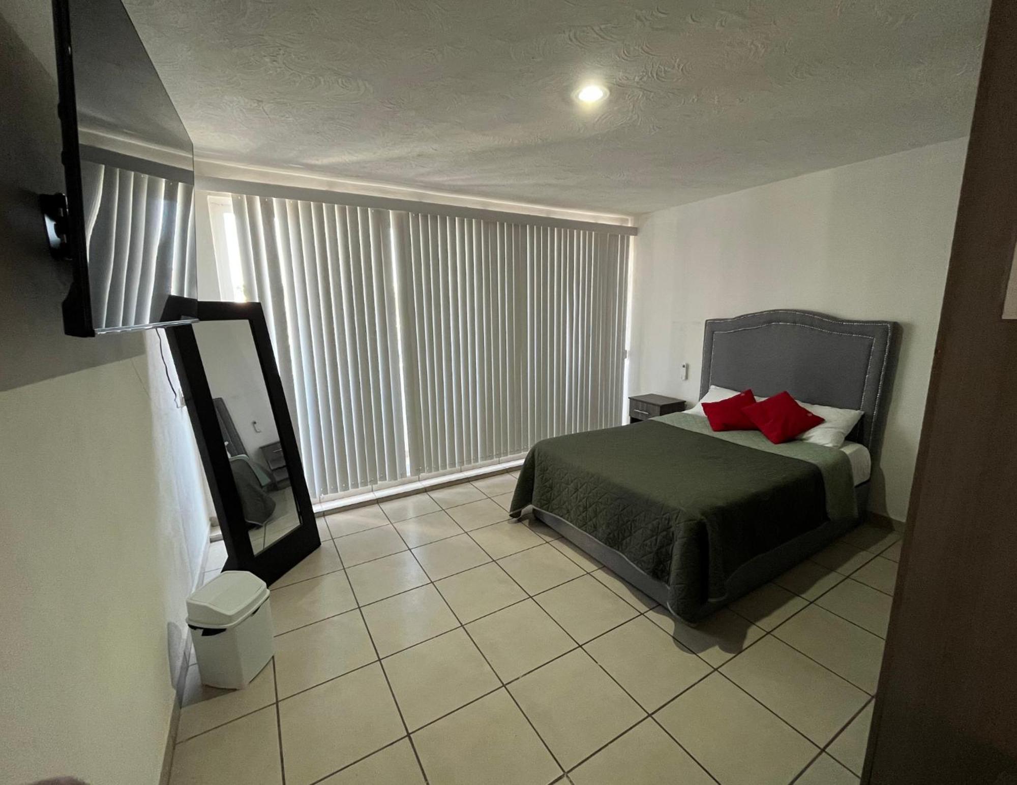 2 Venator House Boutique Apartment Leon Ngoại thất bức ảnh